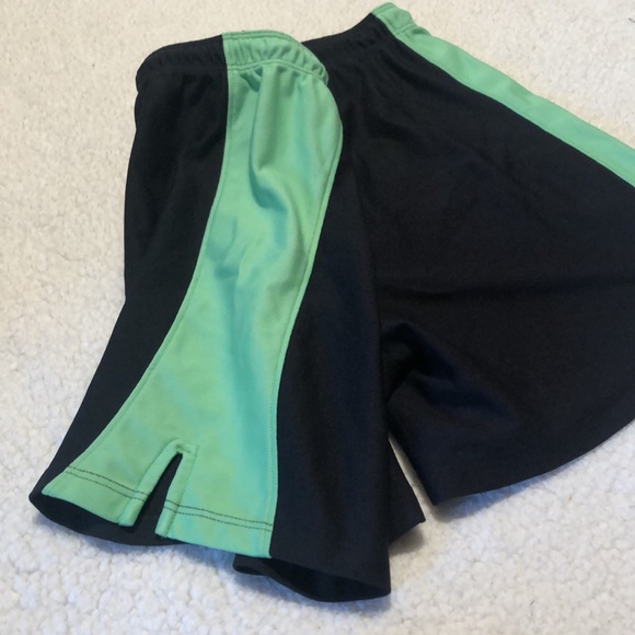 Under Armour athletic shorts - Picture 3 of 3